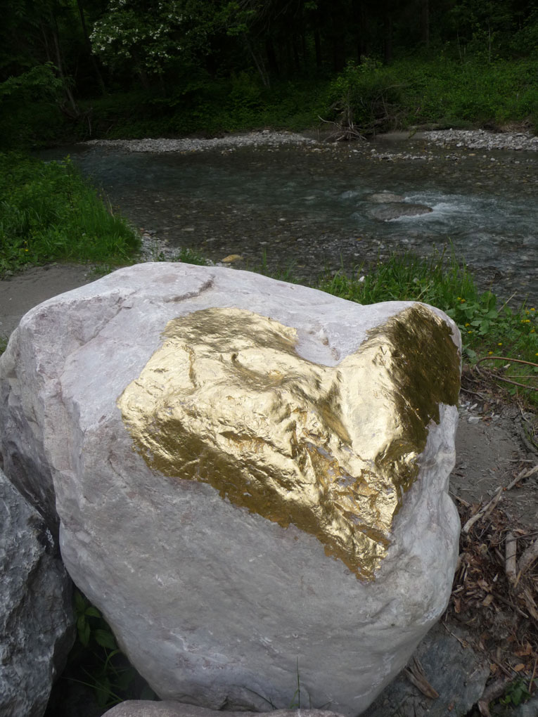Sagen Goldstein, Goldener Stein am Gösseringbach, Landart, Austria, Stein, Gold,