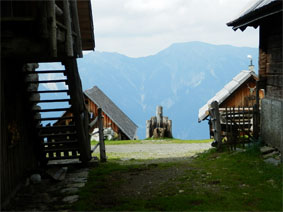 Poludnig Alm 2014 - Brunnen Altar