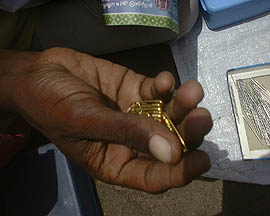 goldnadeln.JPG (16089 Byte)